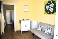 Dependance located 1.6 km from the American Cemetery and 2.5 km from the Borgo Antico