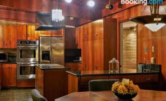Unique and Secluded Country Estate Near Pittsburgh - Housity