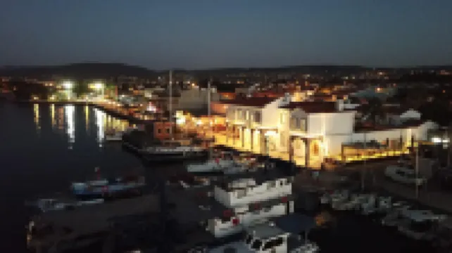 โรงแรมกัมรุก โอเทล อูรลา