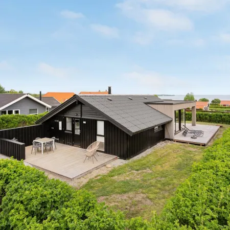 "Ely" - 300m from the Sea