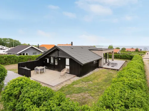"Ely" - 300m from the Sea