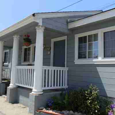 Ocean Echo Inn & Beach Cottages Hotel Exterior