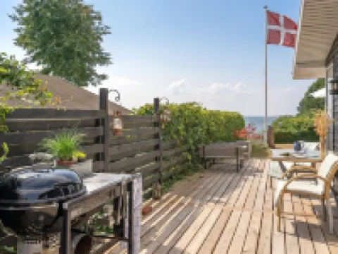 "Daike" - 25m from the Sea