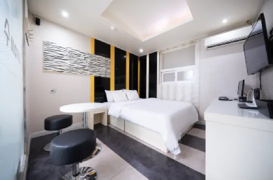 Suwon Yeonmu-Dong Su Hotels near Suwon Museum