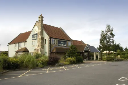 Premier Inn Newcastle (Holystone) Отели рядом с достопримечательностью «Azure Garden Centre & Cafe»