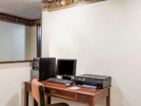 Days Inn & Suites by Wyndham Youngstown / Girard Ohio Hotels in Trumbull County