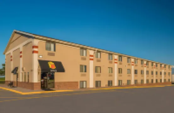 Super 8 by Wyndham Lincoln West