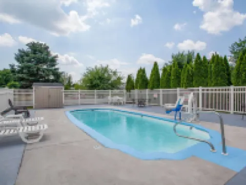 Super 8 by Wyndham Carlisle North Hoteles en Municipio de Middlesex