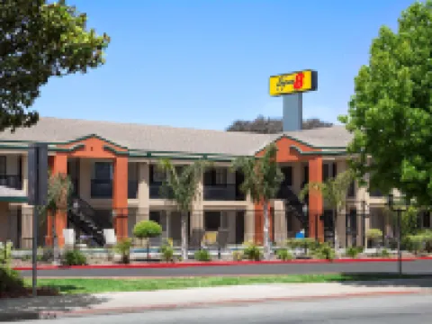 Super 8 by Wyndham Salinas Hoteles en Salinas