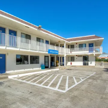 Motel 6 Redding, CA - North