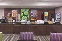 La Quinta Inn by Wyndham San Marcos - breakfast