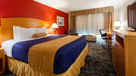 Best Western Plus - Anaheim Orange County Hotel Отели рядом с достопримечательностью «Брадфорд Хаус»