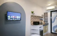 Hive Manila Guesthouse -Netflix,400Mbps WI-FI Hotels in Kawit