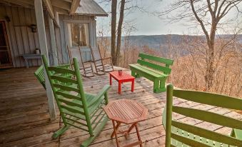 Cozy Cumberland Mountain Cabin w/ Stunning Views!
