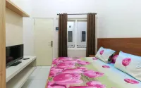 Homestay Babussalam Rungkut Mitra RedDoorz فنادق في Rungkut