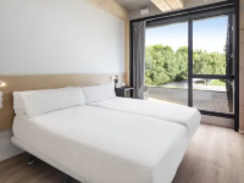 B&B Hotel Guimarães Hotels near Guimarães Castle