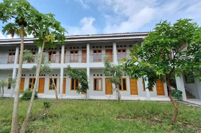 Reddoorz Syariah Near Terminal Bus Giwangan Hotels near Central Museum of the Air Force Dirgantara Mandala