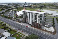 Ramada Suites by Wyndham Auckland Manukau Pacific Centre Hôtels à : Karaka