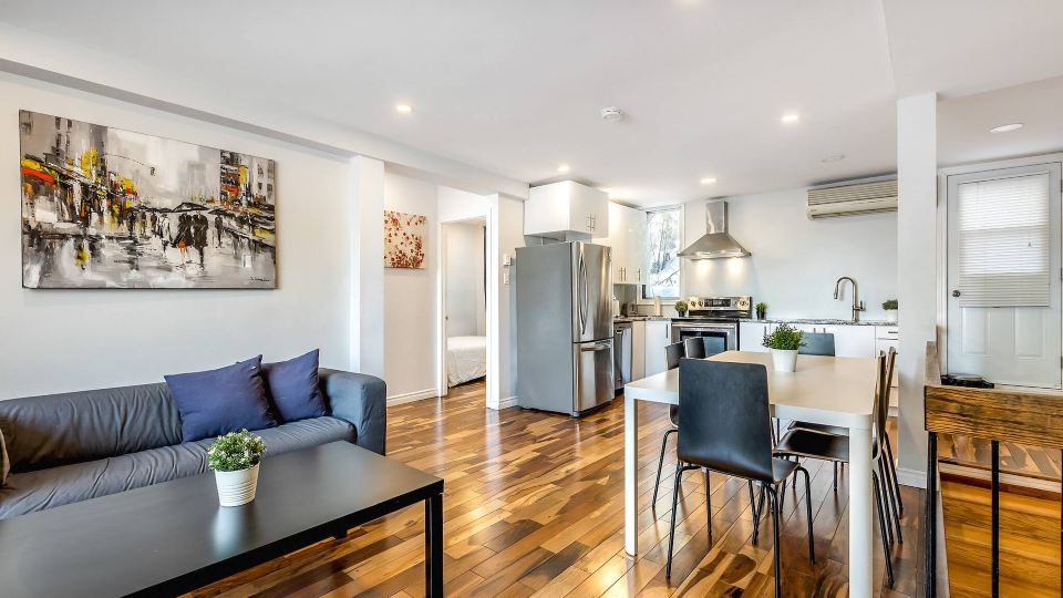 Hip Townhome with Garage Dt Mtl