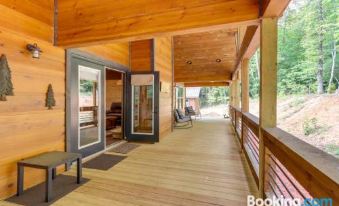 Pet-Friendly Copperhill Cabin Getaway with Hot Tub!