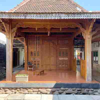 Adipura Guesthouse Syariah Mitra RedDoorz Near Terminal Nganjuk Hotel Exterior