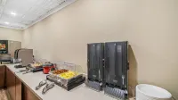 Clarion Hotel & Suites Fairbanks Near Ft Wainwright - breakfast