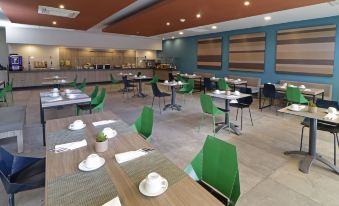 City Express Plus by Marriott Monterrey Galerias - Housity