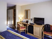 Mercure Newbury West Grange Hotel Hotels near Douai Abbey