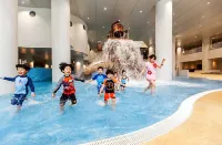 Forest Resom - Pool
