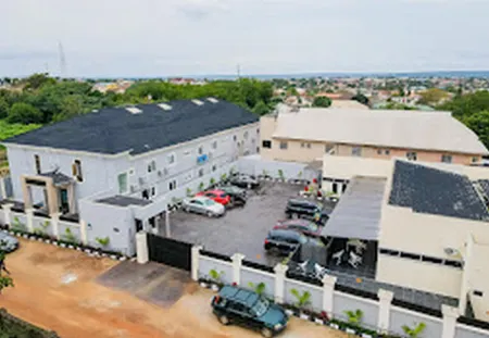 Beniks Courtyard Hotel Отели в г. Илорин