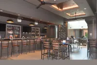Embassy Suites by Hilton Kansas City Olathe - bar