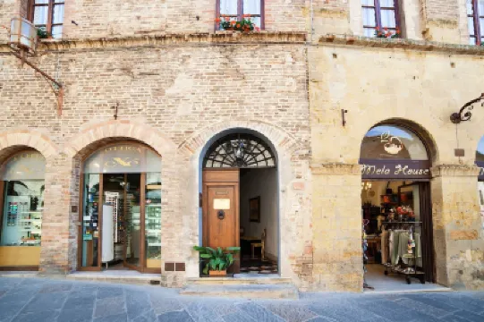 Residenza d'Epoca Palazzo Buonaccorsi Hôtels à proximité de : San Gimignano