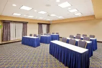 Holiday Inn Express & Suites Atlanta N-Perimeter Mall Area