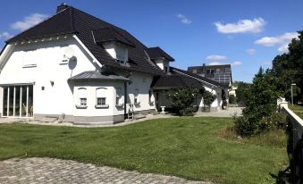 Room in Apartment - Haus Im Grünen / House in the Green