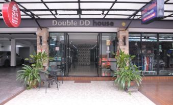 Double DD House at Mrt Sutthisarn