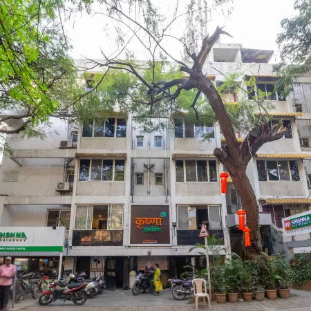 Krishna Residency (A Business Budget Hotel) Отели рядом с достопримечательностью «Стадион Balewadi»