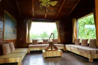 Whispering Woods Chalet