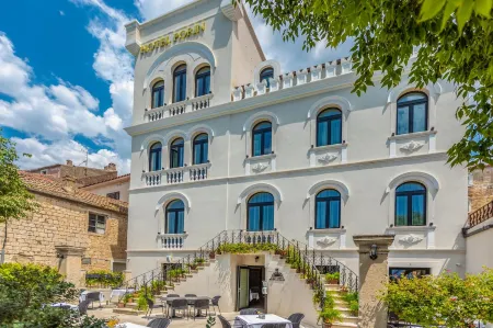 Heritage Hotel Porin Makarska Отели рядом с достопримечательностью «Tucepi Beach»