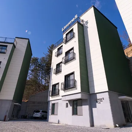 Gaypeng Poolvilla Lisum Five Penison Отели рядом с достопримечательностью «Сад Евхавон»