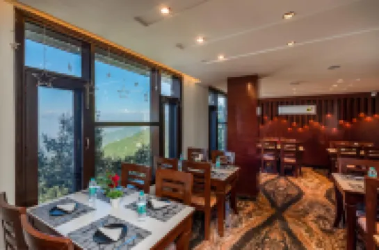 The Seasons Dalhousie - Best Valley View & Mountain View AC Hotel in Dalhousie