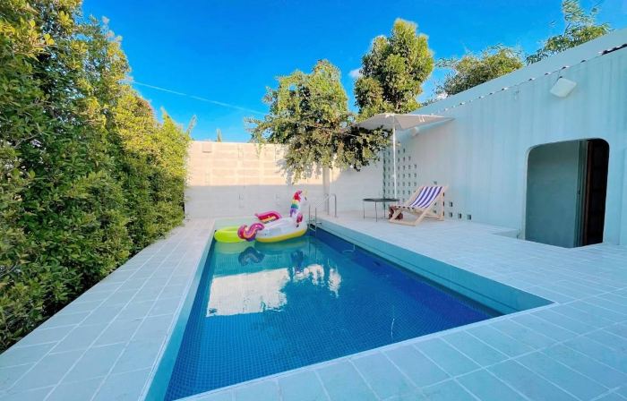 7 Class Pool Villa
