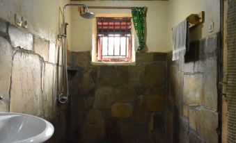Red Rocks Rwanda - Double Room with Shared Bathroom