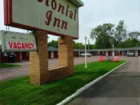 Colonial Inn Extended Stay by OYO New Ulm Hotels near The Putting Green, Inc