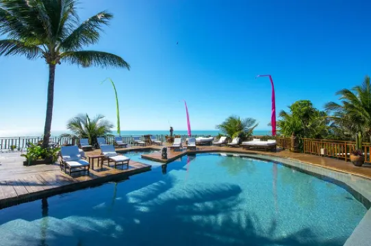 Sombra e Água Fresca Resort