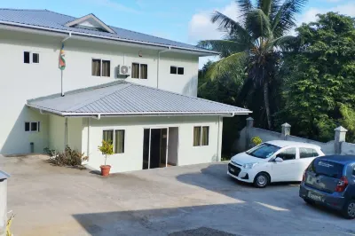 Dovass Apartment Seychelles Hôtels à proximité de : Plage de Anse Takamaka