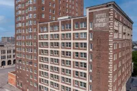 DoubleTree Suites by Hilton Hotel Detroit Downtown - Fort Shelby