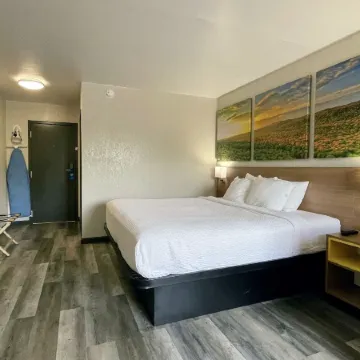 Days Inn by Wyndham Columbus IN