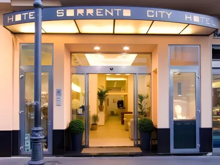 Hotel Sorrento City Отели рядом с достопримечательностью «Собор Святых Филиппа и Иакова»