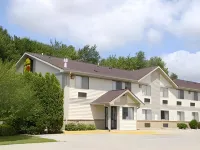 Super 8 by Wyndham Independence IA Hotels in Independence