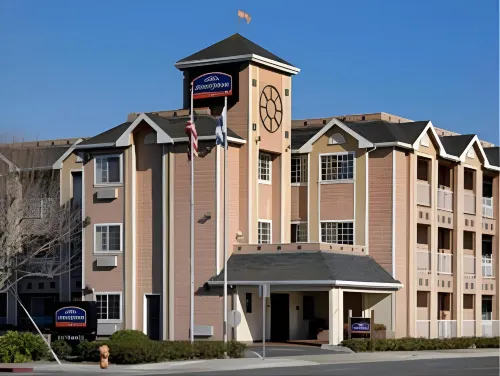 Howard Johnson by Wyndham Salinas Hotels in Salinas